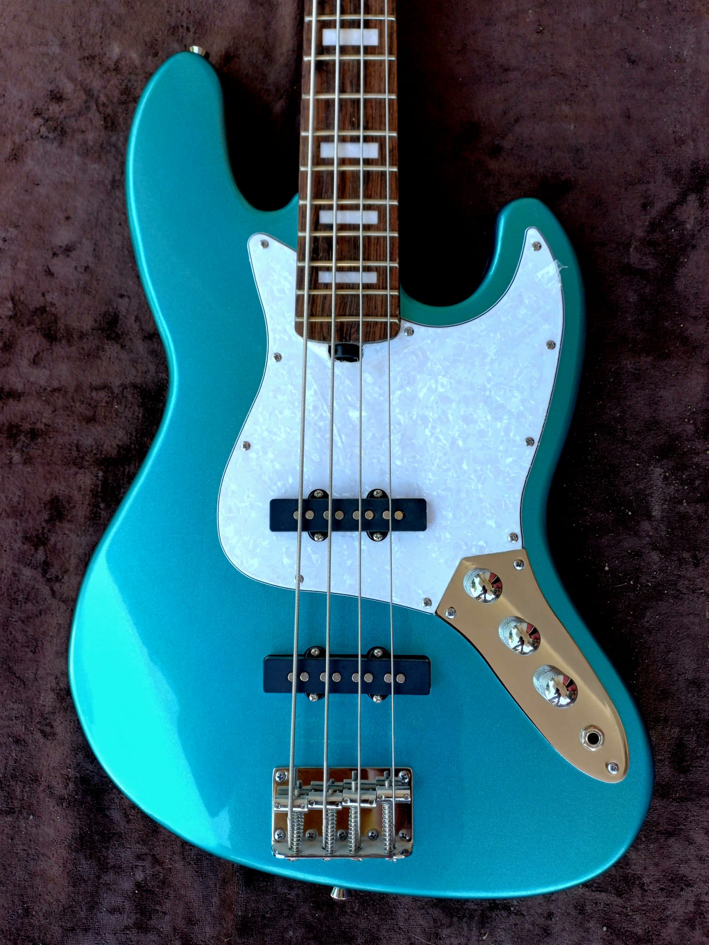 basso elettrico modello jazz 70 