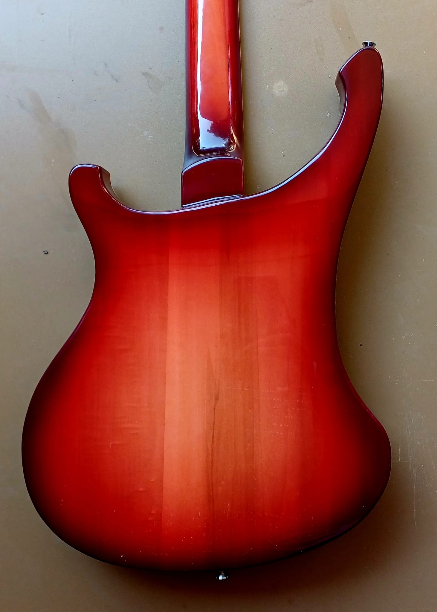 basso elettrico 4 corde Rickenbacker stile