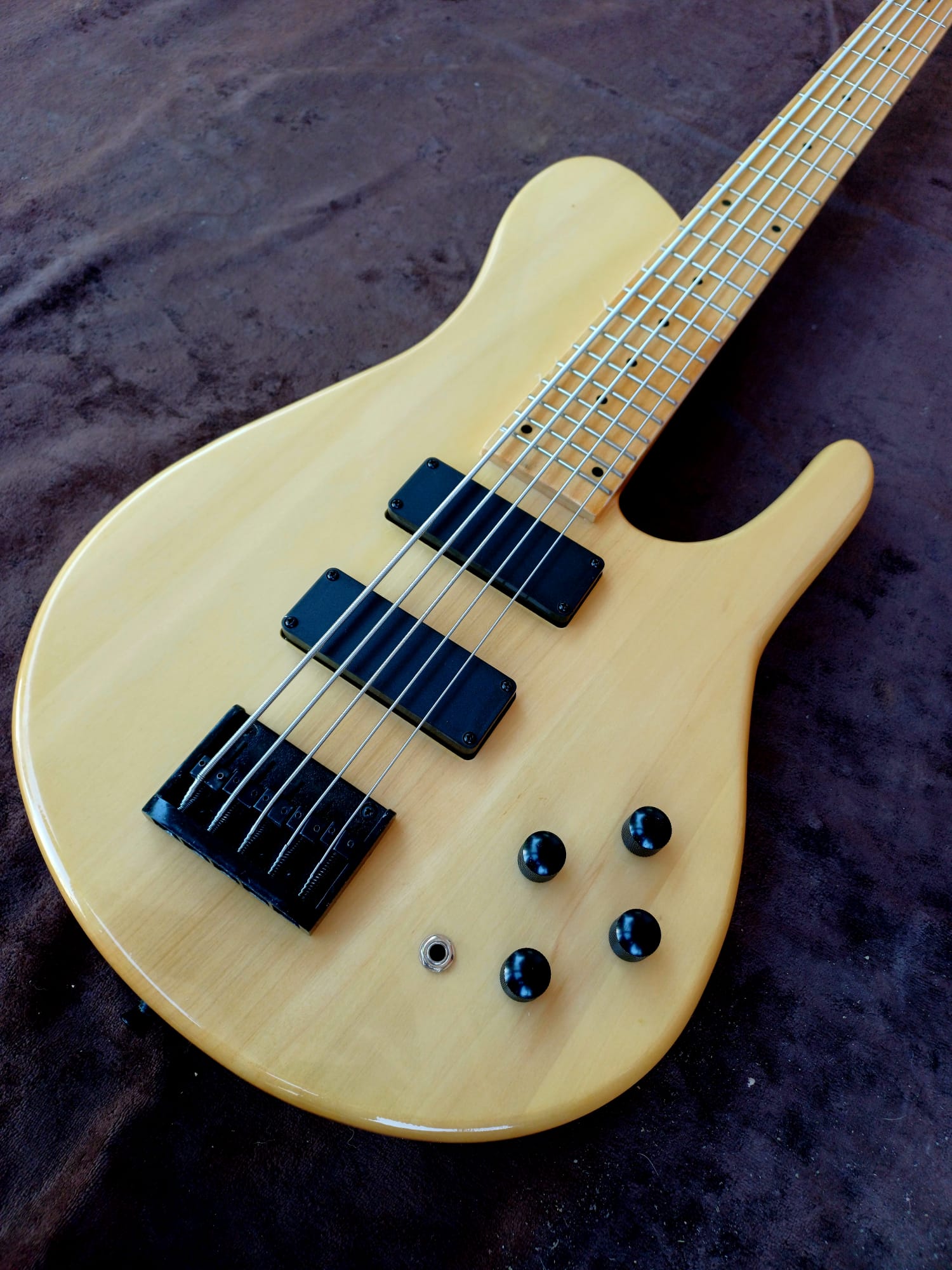 Basso elettrico 5 corde modello emperor 