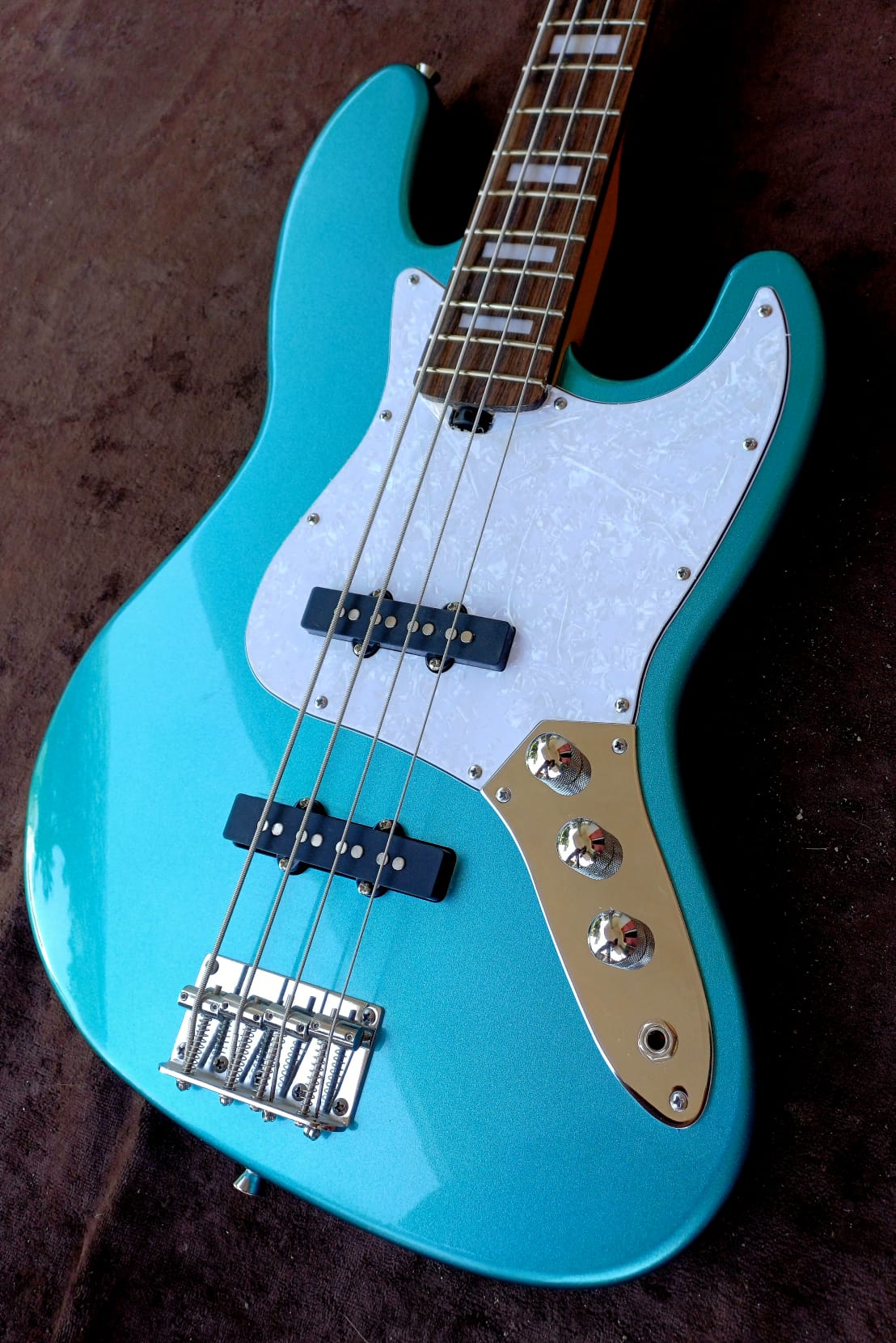 basso elettrico modello jazz 70 